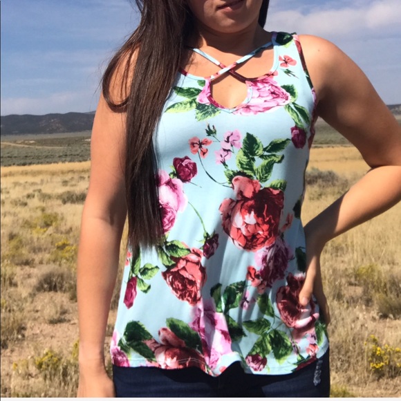 << Pretty as a Rose Criss Cross Front Mint Tank >> - Picture 4 of 7